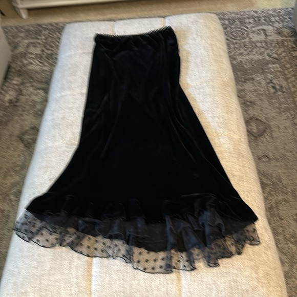 KAMELLIA Dresses & Skirts - KAMELLIA VICTORIAN-STYLE FULL LENGTH VELVET LACE TREM SKIRT